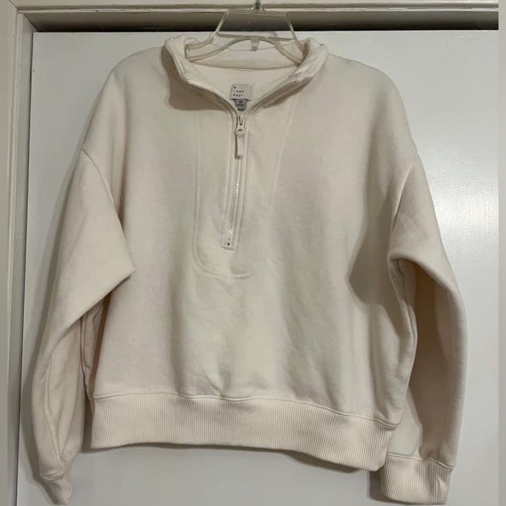 a . new day Crop pullover